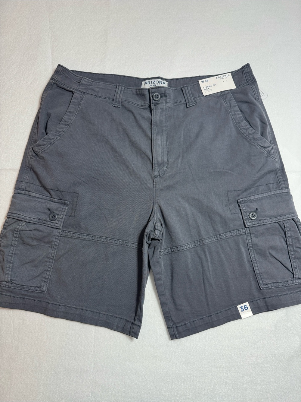 NWT Men’s Gray Arizona Cargo Shorts Size 36